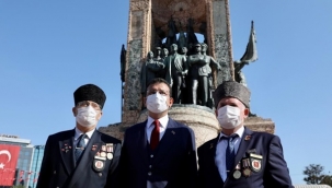 Başkan İmamoğlu Zafer Bayramı İçin Taksim'deydi
