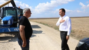 Başkan Yılmaz, Ayçiçeği Hasadı Yapan Çiftçilerin Yanındaydı