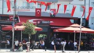 Moody's Cafe&Restaurant, ay yıldıza büründü