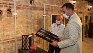 Yılmaz, "Gözümün Nuru" Sedef Sergisini Dolaştı