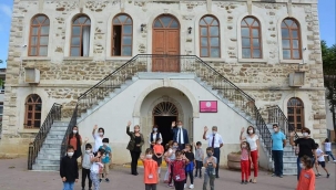 Artar, minik öğrencilerin ilk okul günü heyecanına ortak oldu 