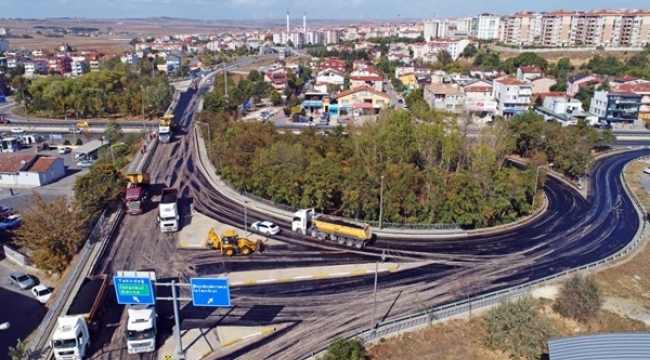 Bölge Trafik Köprülü Kavşağı 1000 Ton Asfaltla Yenileniyor