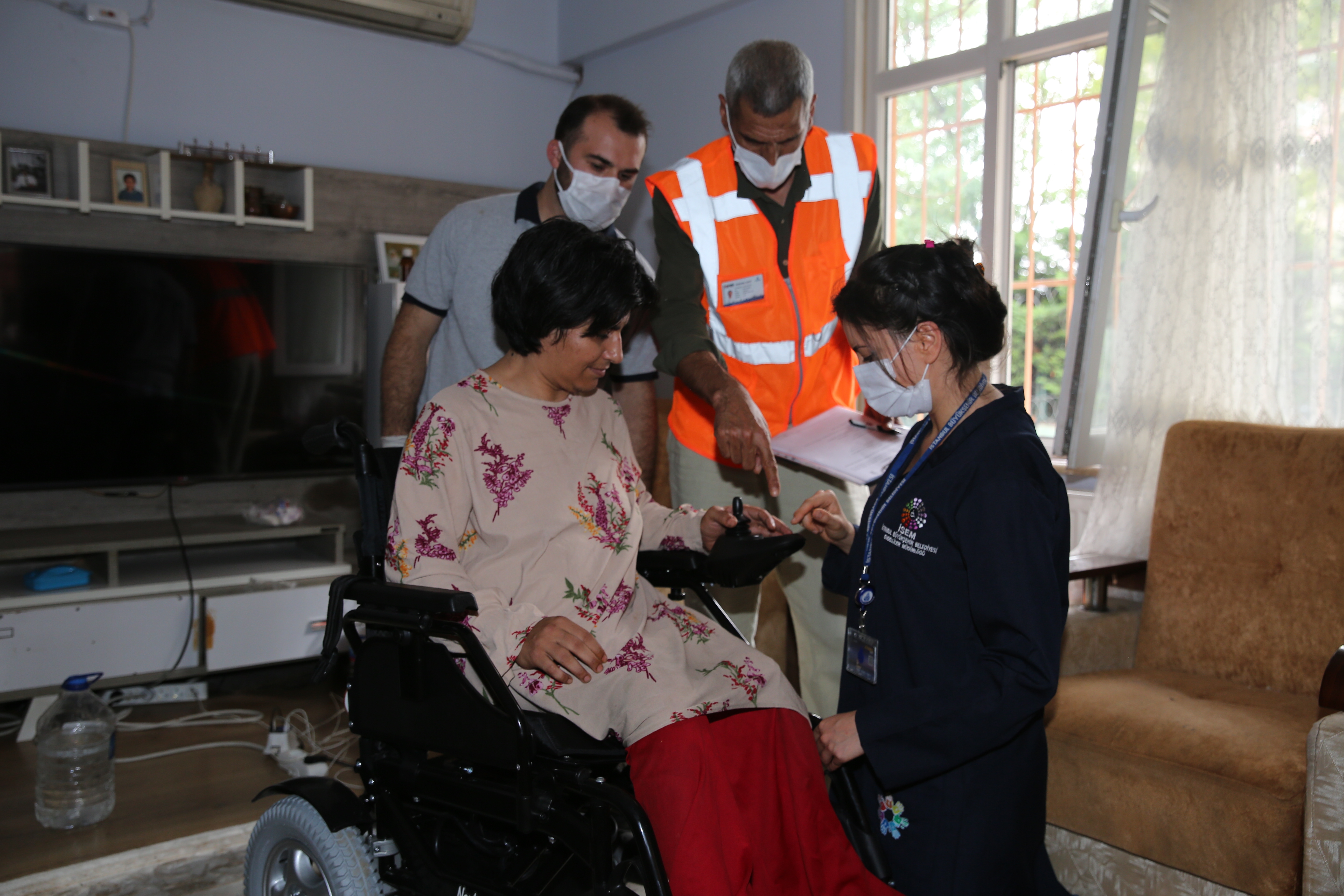 İBB, Hırsızların Mağdur Ettiği Engelli Kadının Yardımına Koştu