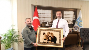 İşadamı Arslantaş'tan Başkan Yılmaz'a özel hediye