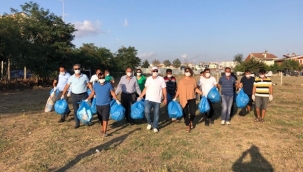 İYİ Partililer Kumluk'ta Poşetler Dolusu Çöp Topladı