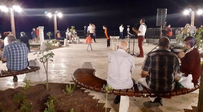 Kale Park'ta canlı müzik keyfi