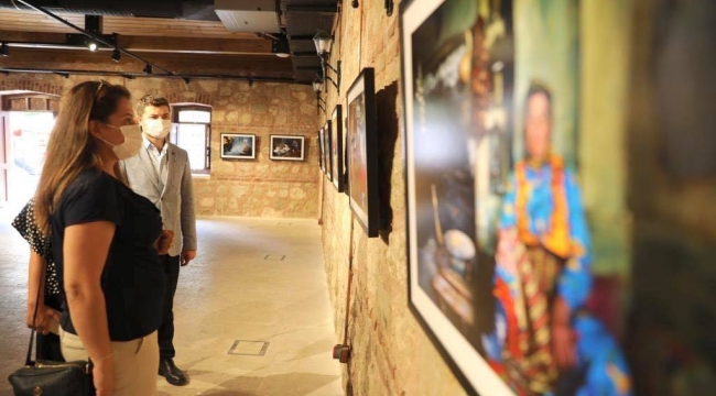 Sarısaltıkoğlu, Ödüllü Fotoğraf Sanatçısının Sergisini İnceledi