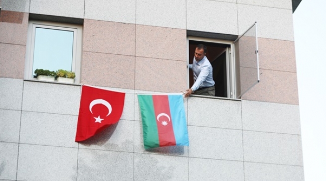 Silivri Belediyesi'ne Azerbaycan Bayrağı Asıldı