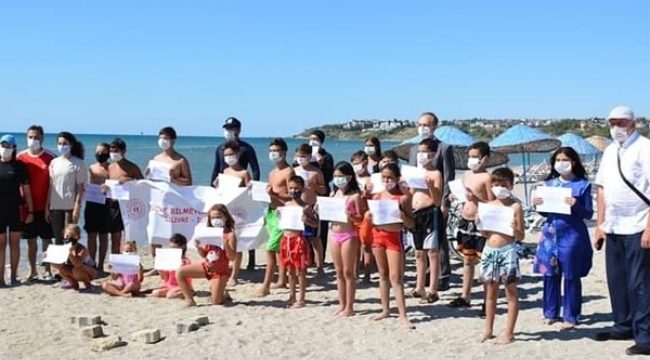 Silivri Plajı'nda Yüzme Öğrenen Öğrenciler Sertifikalarını Aldı