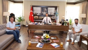 Tekin'in yeğenleri Başkan Yılmaz ile birlikteydi