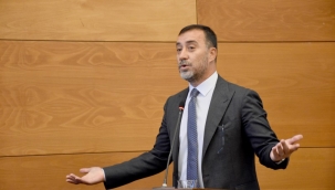 "10 yıllık yönetiminizde hiç artı bütçe gördünüz mü?"