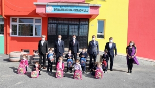 3 Bin Öğrenciye Okul Çantası Ve Kırtasiye Desteği