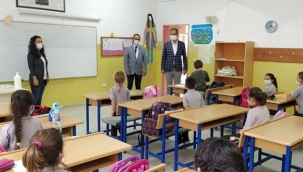 Artar, yüz yüze eğitimin ikinci aşamasında okulları gezdi