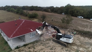 Çayırdere'de 2 Kaçak Yapı Daha Yıkıldı