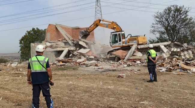 Mimarsinan Mahallesi metruk binadan kurtuldu