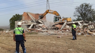 Mimarsinan Mahallesi metruk binadan kurtuldu