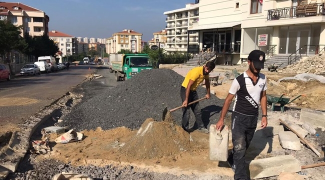 Şehit Bahattin Erişken Sokağa parke taşı döşeniyor