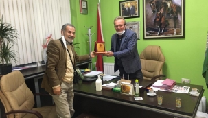 Avcılardan Özer'e Teşekkür Plaketi