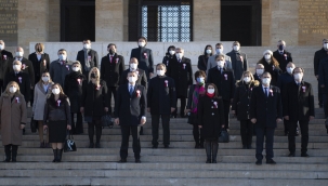 Bakan Selçuk 81 İlden Öğretmenlerle Birlikte Anıtkabir'i Ziyaret Etti