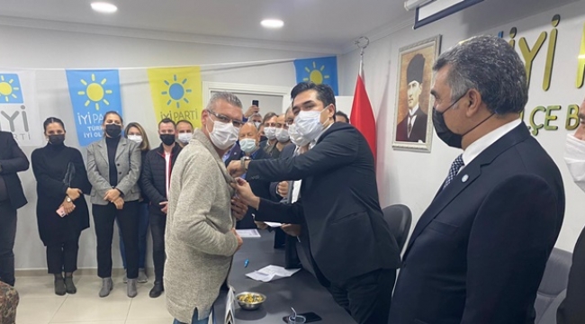 İYİ Parti Silivri'de yeni üyelere Buğra Kavuncu'dan rozet