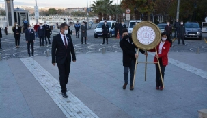 Öğretmenler Günü Dolayısıyla Atatürk Anıtı'na Çelenk Sunuldu