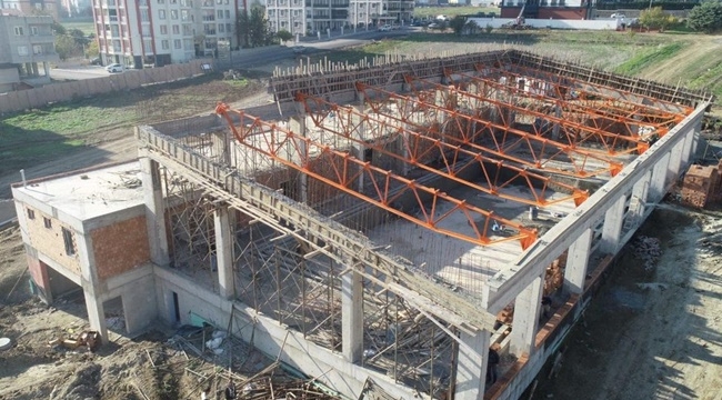 Silivri'nin Yüzme Havuzu Yükseliyor