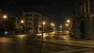 Sokağa çıkma kısıtlamasının başlamasıyla sessizliğe büründü