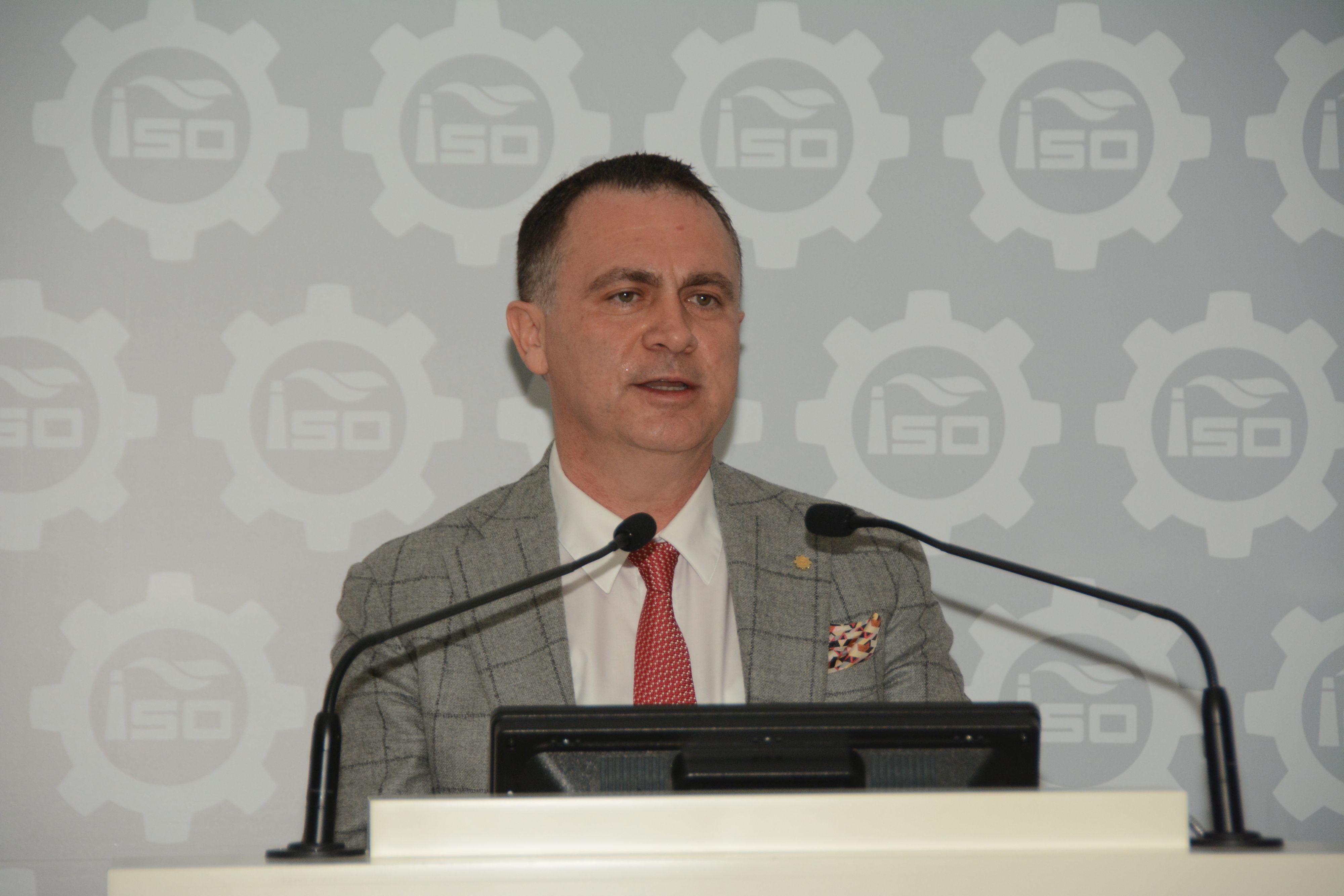 Turhan; "Siyaset ticarete bulaşmamalı"