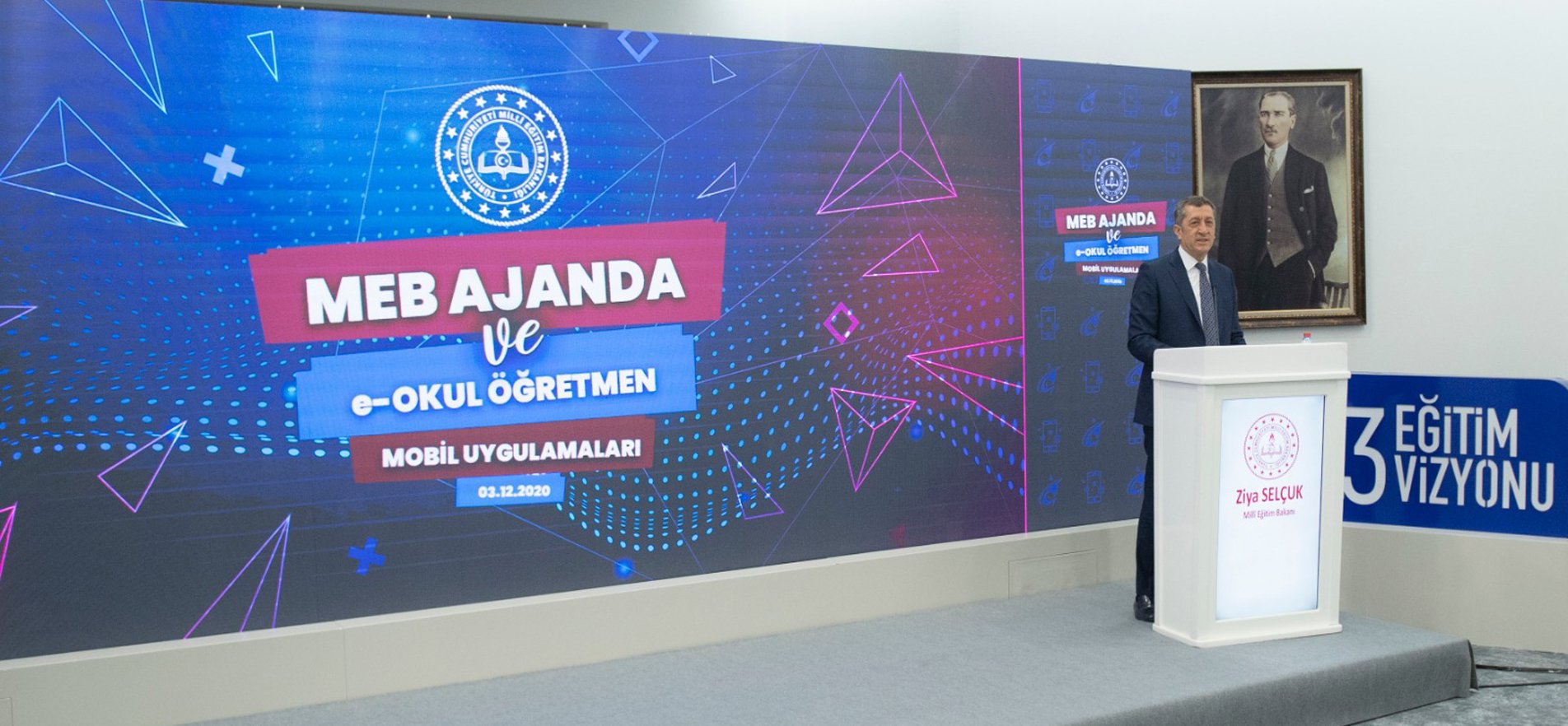 Bakan Selçuk, "MEB Ajanda" ve "E-Okul Öğretmen" Uygulamalarını Tanıttı