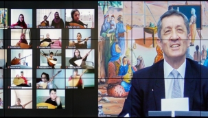 Bakan Selçuk Karabüklü Öğrencilerle Türkü Söyledi