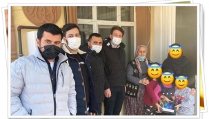 CHP Silivri'nin Gençleri EBA'ya Giremeyen Öğrencilere Tablet Hediye Etti