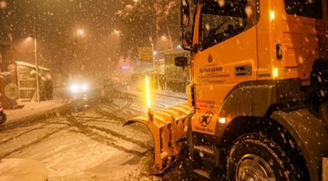 İBB Ekiplerinden Onlarca Kar Müdahalesi