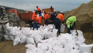 Kar Uyarısı Sonrası Tuzlama Ekibi Harekete Geçti 