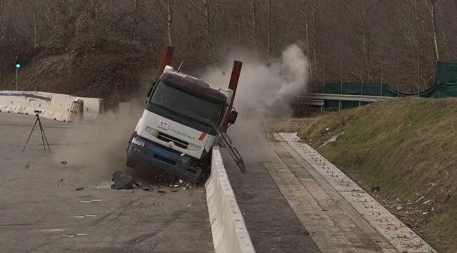 İBB iştiraki İSTON'un Otoyol Bordürleri, Güvenlik Ve Dayanıklılık Testini Geçti