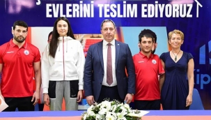 İstanbul BBSK, Dünya Şampiyonlarına Evlerini Teslim Etti