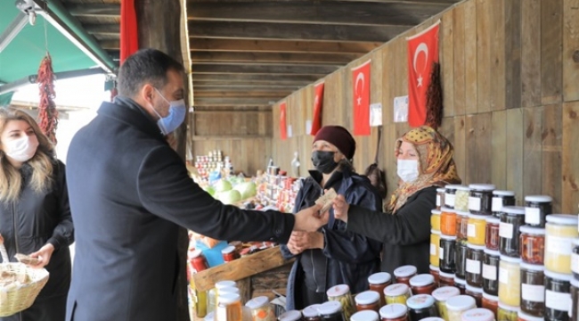 Köy Pazarı Esnafına Tohum Hediyesi