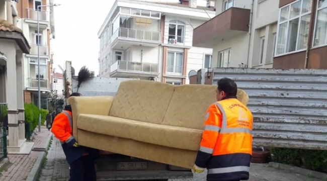 Silivri'de ihtiyaç sahibi 3 aileye eşya ve erzak yardımı yapıldı