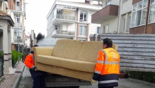 Silivri'de ihtiyaç sahibi 3 aileye eşya ve erzak yardımı yapıldı