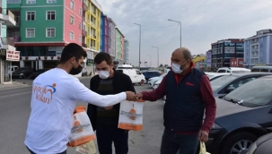 AK Gençler Silivri'deki vatandaşlara iftariyelik dağıttı