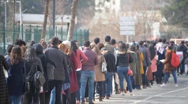 Gençlerin Yüzde 79.3'ü "Türkiye'de Fırsat Eşitliği Yok" Diyor