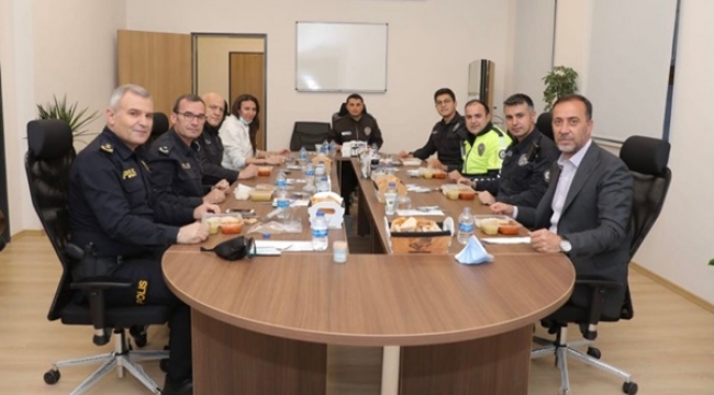 Başkan Yılmaz Polislerle İftar Yaptı