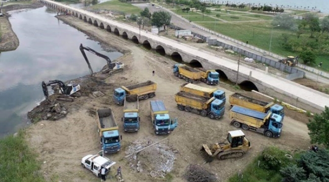 Büyükşehir'den Silivri'nin derelerinde bahar temizliği