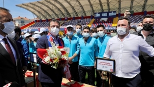 İBB, Müjdat Gürsu Stadını "25 Milyon Liralık" Yatırımla Yeniledi