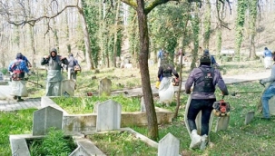 Silivri'de bayram öncesi tüm mezarlıklar İBB tarafından temizlendi