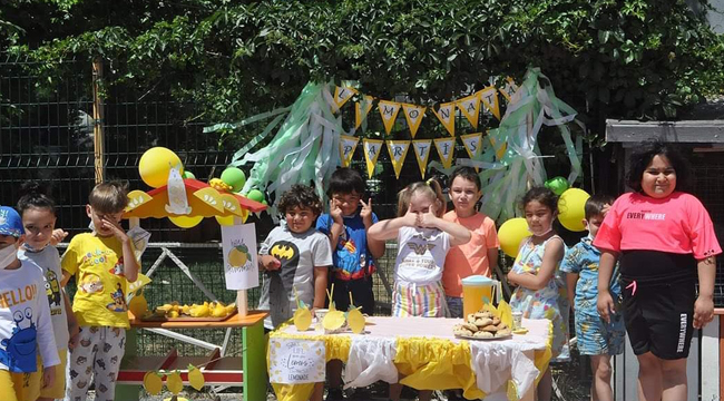 Anaokulu Öğrencileri, Limonata Şenliği Yaptı