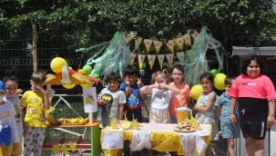 Anaokulu Öğrencileri, Limonata Şenliği Yaptı