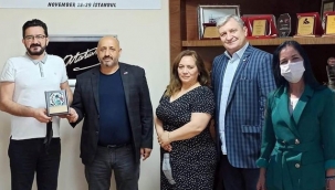 Bağımlılıkla Mücadele Derneği'nden Velioğlu'na Teşekkür Plaketi