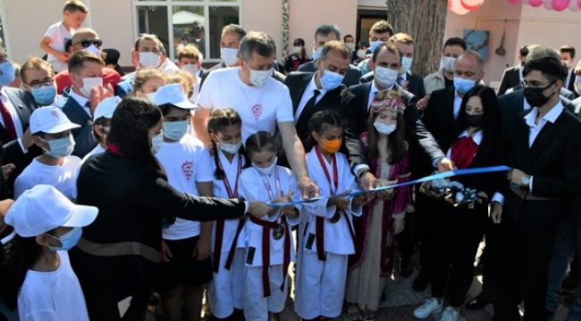 Silivri Anadolu Masal Evi'ni Bakan Selçuk Açtı