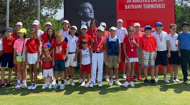 Silivri'deki, Çocuk Golfçüler Zafer Bayramı Turnuvası'nda Ödüllendirildi