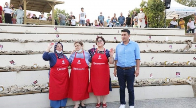 Zehra Gümüşay'a Ödülünü Celalettin Yazıcı Verdi